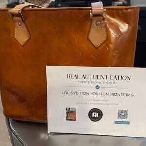 Super Clean Louis Vuitton Authentic bag w Authentication Certificate and dustbag